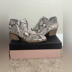 Fergie footwear booties. Only worn once.